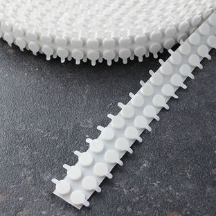 Krążki samoprzylepne z taśmy pinakowej, grubość 2 mm, klej trwały/trwały 10 mm | 2.500 STK
