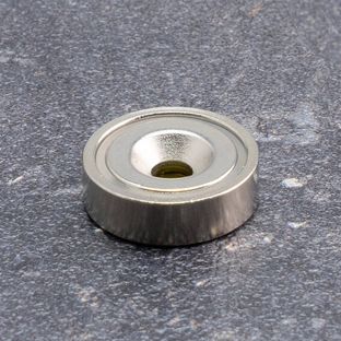 Magnes krążkowy z otworem pod śrubę 20 mm | 9 kg | null