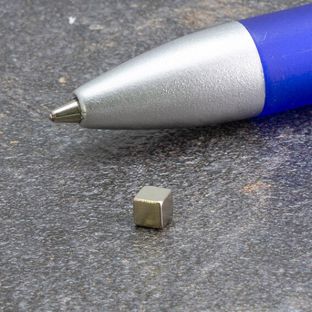 Magnesy neodymowe sześciany, niklowane 3 x 3 x 3 mm