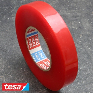 tesa 4965, dwustronna taśma klejąca z PET, bardzo mocny klej akrylowy, czerwona osłona foliowa 19 mm