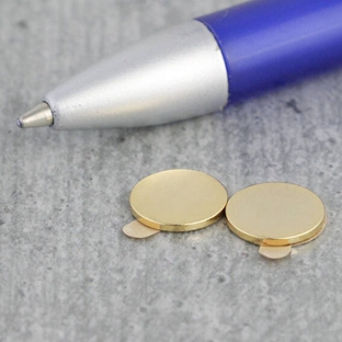 Magnesy neodymowe, krążki, samoprzylepne, kolor złoty, 10 mm x 1 mm, N35 
