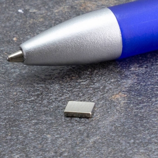 Magnesy neodymowe sztabkowe, niklowane 5 x 4 mm | 1 mm
