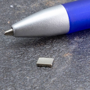 Magnesy neodymowe sztabkowe, niklowane 5 x 4 mm  | 1 mm