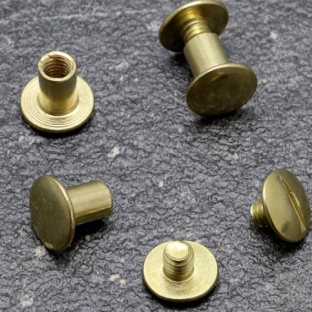 Śruby introligatorskie, mosiądzowane 7 mm | nakrętka tulejowa z gładkim łbem, śruba z łbem z rowkiem