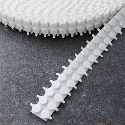 Krążki samoprzylepne z taśmy pinakowej, grubość 2 mm, klej trwały/trwały 10 mm | 2.500 STK