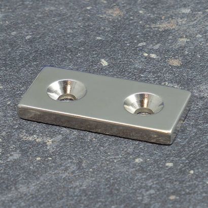Magnesy neodymowe sztabkowe z otworem pod wkręt 40 x 20 mm