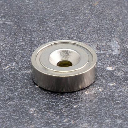 Magnes krążkowy z otworem pod śrubę 20 mm | 9 kg | null
