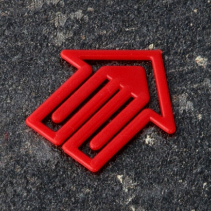 Spinacz strzałka, 30 mm, wykonany z plastiku, kolor czerwony 