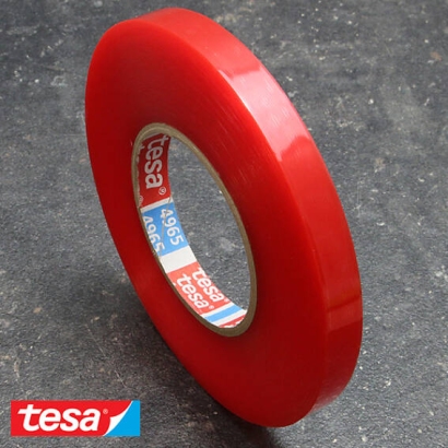 tesa 4965, dwustronna taśma klejąca z PET, bardzo mocny klej akrylowy, czerwona osłona foliowa 12 mm